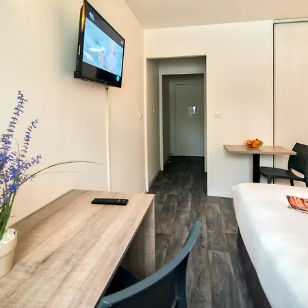 Zenitude Hôtel-résidences Bordeaux Aéroport 3*