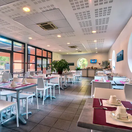 波尔多梅里尼亚克机场森蒂图德公寓酒店 Mérignac