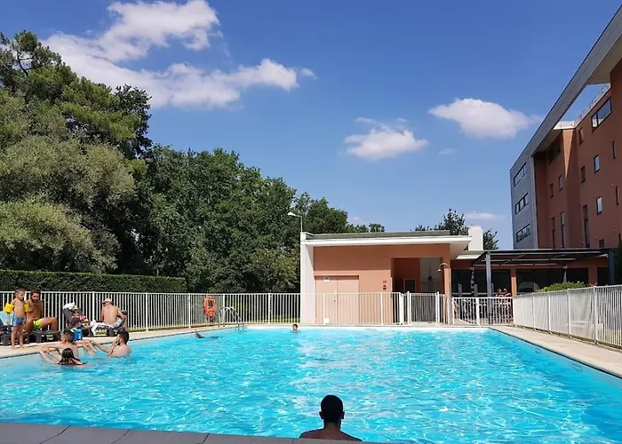 Zenitude Hotel-residences Bordeaux Aeroport מלון דירות 3*