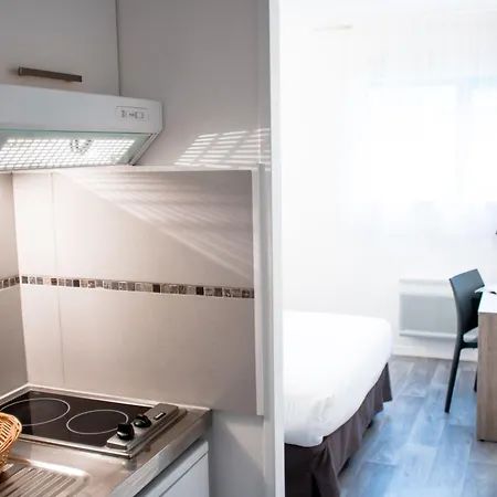 波尔多梅里尼亚克机场森蒂图德公寓酒店 3* Mérignac