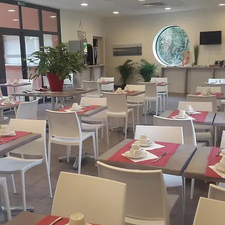 波尔多梅里尼亚克机场森蒂图德公寓酒店