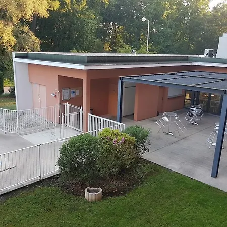 公寓式酒店 波尔多梅里尼亚克机场森蒂图德公寓酒店 Mérignac